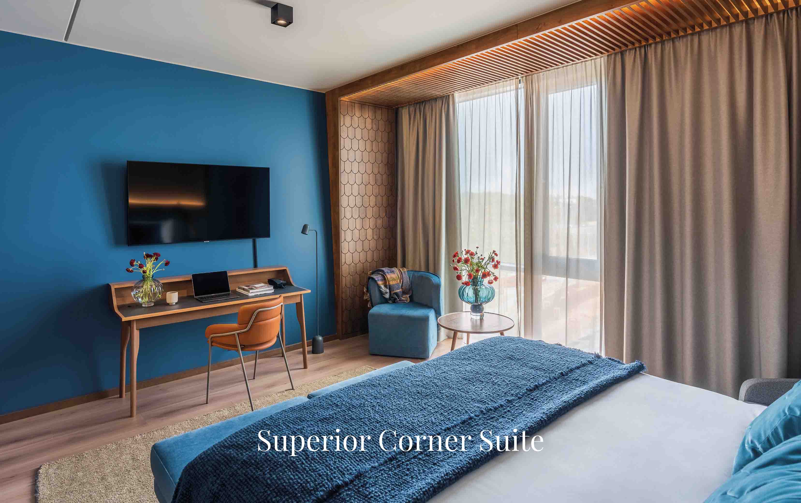 Superior Corner Suite
